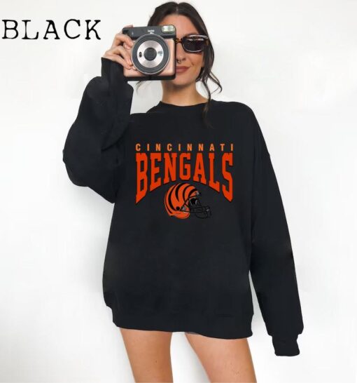 Cincinnati Bengals Football Vintage Crewneck Sweatshirt - Retro Style - Joe Burrow, Joe Mixon, Tee Higgins