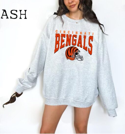 Cincinnati Bengals Football Vintage Crewneck Sweatshirt - Retro Style - Joe Burrow, Joe Mixon, Tee Higgins