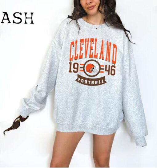 Vintage Cleveland Football Crewneck Sweatshirt / T-Shirt, Browns Sweatshirt, Vintage Style Cleveland Shirt, Browns Fan Gift