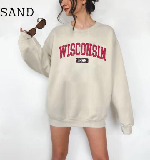 Vintage Wisconsin Crewneck Sweatshirt, Wisconsin Fan Crewneck Sweatshirt, Distressed Wisconsin Sweatshirt, Wisconsin Gift, College Shirt