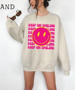 Keep On Smiling Shirt for Women - Cute Smiley Face Shirt Gift for Birthday - Smile Shirt for Mom for Mother's Day Gift