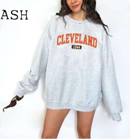 Vintage Cleveland Crewneck Sweatshirt, Cleveland Fan Crewneck Sweatshirt, Distressed Cleveland Sweatshirt, Cleveland Gift, College Sweater