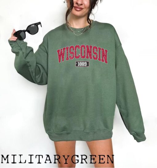 Vintage Wisconsin Crewneck Sweatshirt, Wisconsin Fan Crewneck Sweatshirt, Distressed Wisconsin Sweatshirt, Wisconsin Gift, College Shirt