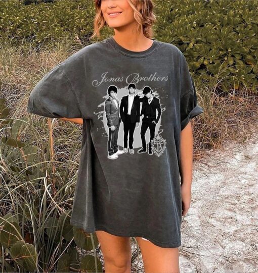 Jonas Brothers Vintage T-Shirt, Jonas Five Albums One Night Tour Shirt, Jonas Brothers 2024 Tour Shirt, Jonas 90’s Tee