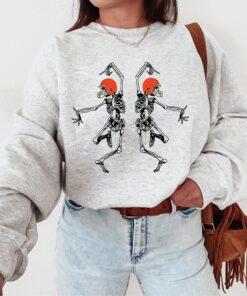 Cleveland Browns Skeleton Crewneck – Vintage Halloween Themed Sweatshirt – Retro Pumkinhead Helmet Design