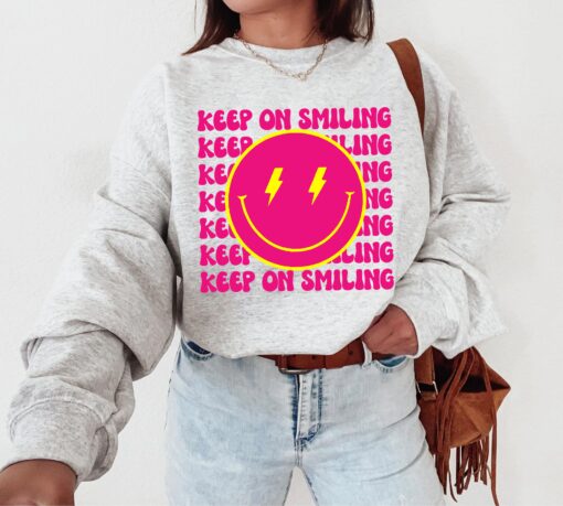 Keep On Smiling Shirt for Women – Cute Smiley Face Shirt Gift for Birthday – Smile Shirt for Mom for Mother’s Day Gift