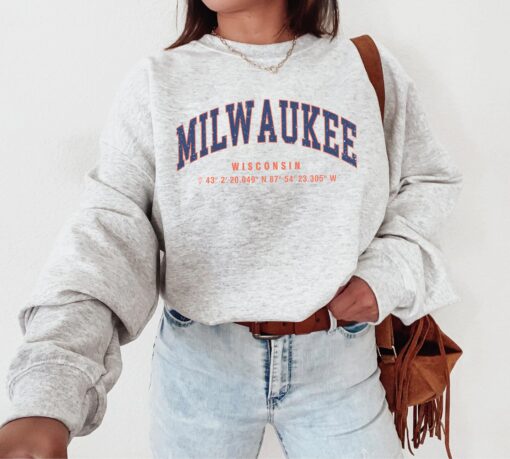 Milwaukee Wisconsin College Sweatshirt, College Unisex Crewneck Sweater, Baseball Sweater, East Coast Sweatshirt, USA Gift